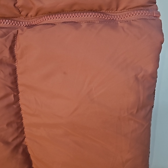 Fabletics Wander Cropped Puffer Jacket Cherry Mocha Adjustable Womens Medium - Picture 14 of 16